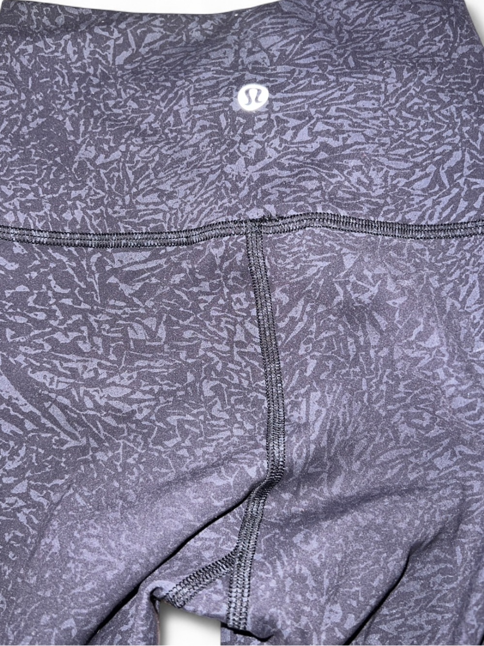 lululemon athletica Align Hi Rise Black Subtle Pattern Leggings - Picture 3 of 6